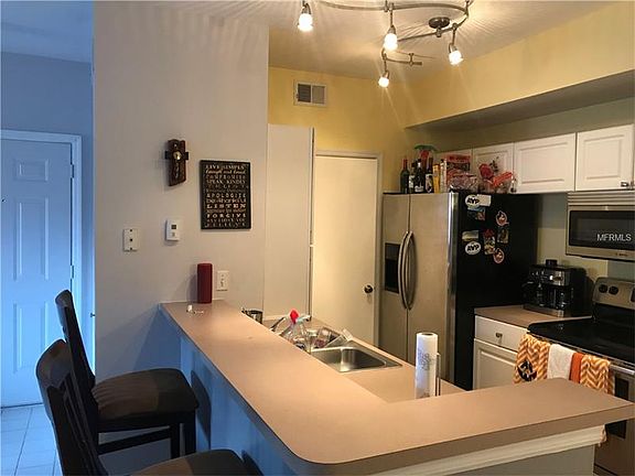 3rd image of 5536 Metrowest Blvd #8-206