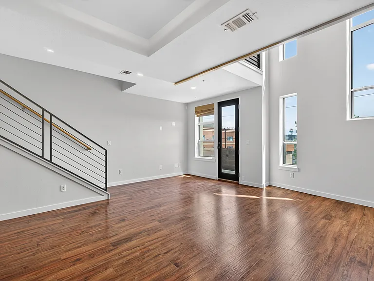 2900 Wyandot St #303 — Photo 5