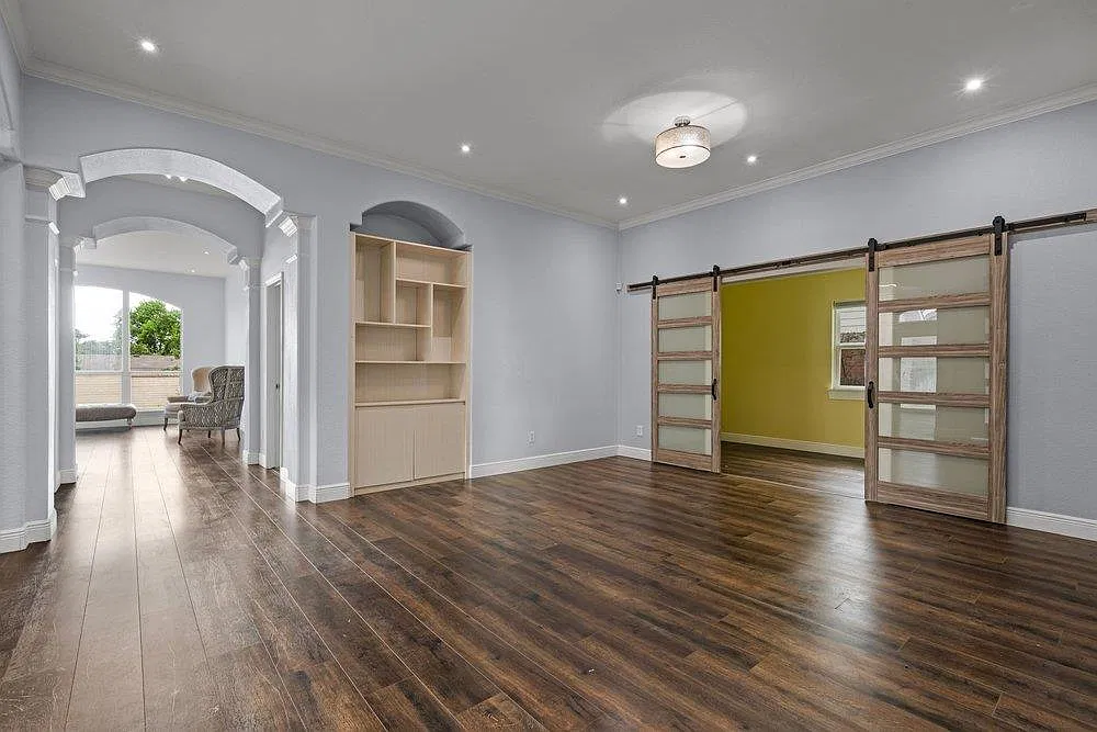 4 bed, 2.5 bath, 2490 sqft, $2,300 — Photo 4