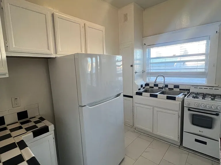 15 Paloma Ave — Photo 34