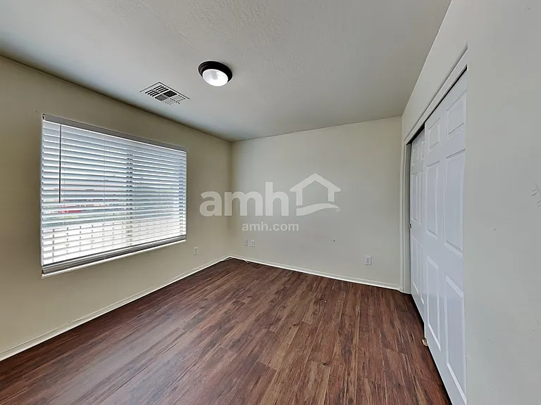 2827 S 74th Dr — Photo 21