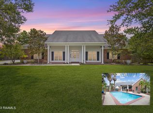 1004 Bayou Oaks Rd, Breaux Bridge, LA 70517