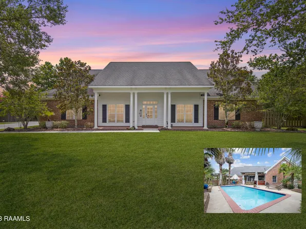 1004 Bayou Oaks Rd, Breaux Bridge, LA 70517