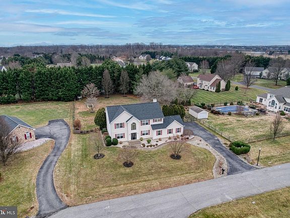 3rd image of 305 Bald Eagle Way