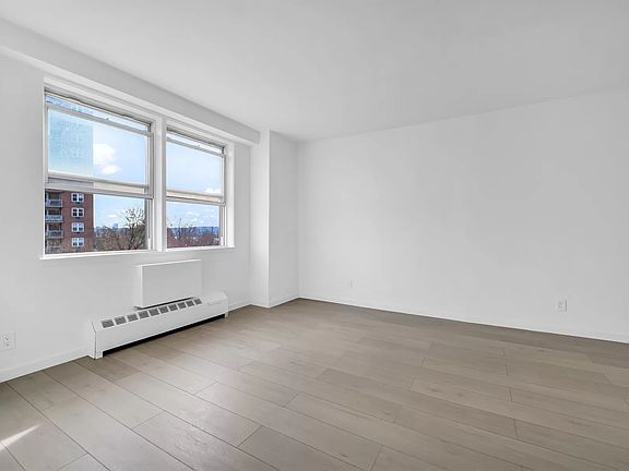 4th image of 5900 Arlington Ave APT 4H