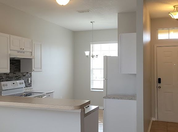3rd image of 405 E Idlewild Ave