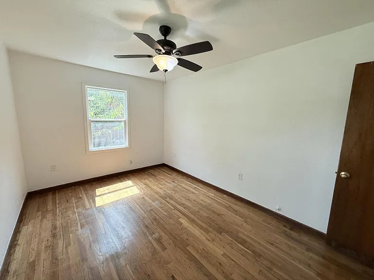 1004 S 3rd St — Photo 15