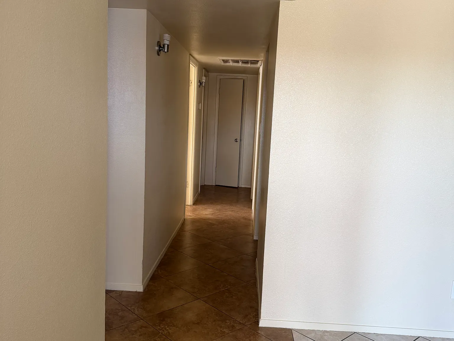 4 bed, 1193 sqft, $2,000 — Photo 3