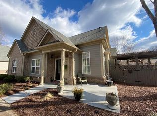 208 Glens Loop, Woodstock, GA 30188