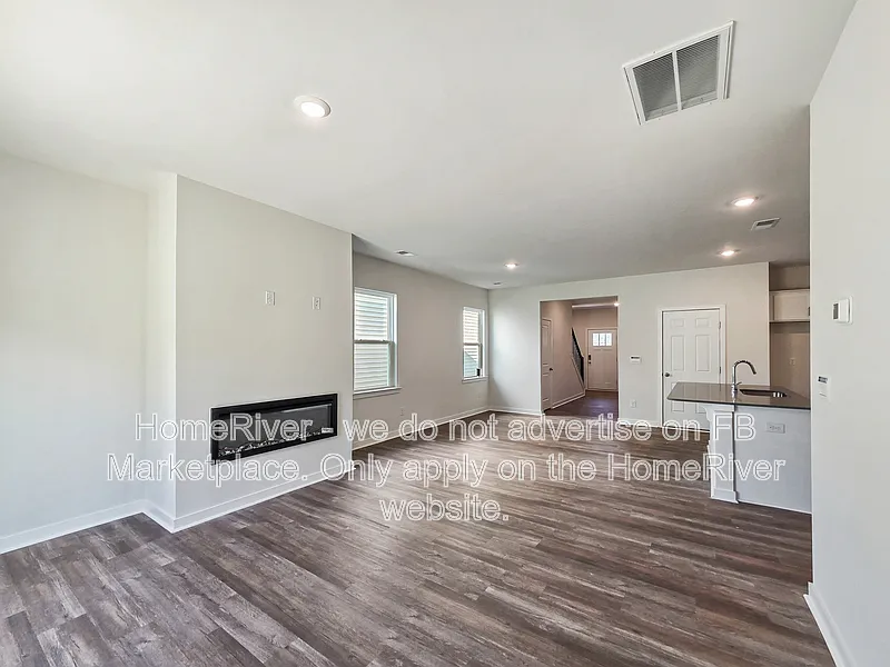 5 bed, 3.0 bath, 2368 sqft, $2,275 — Photo 3