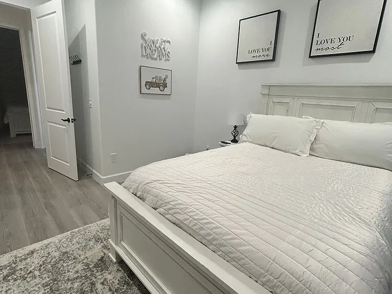 4736 N Diana Ave — Photo 18
