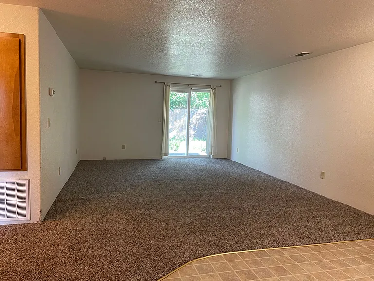 1407 & 1409 Kokanee Ln — Photo 1