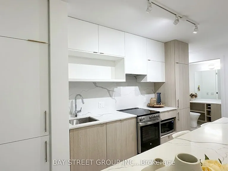 100 Queen St E #2911 — Photo 8