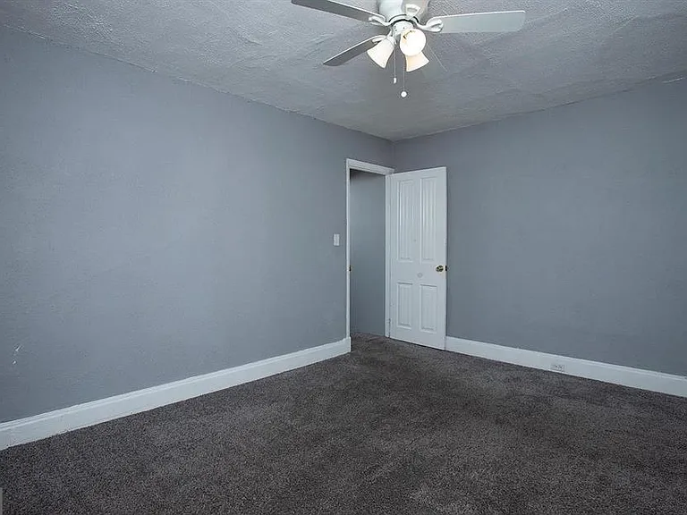 340 S Wood St — Photo 30