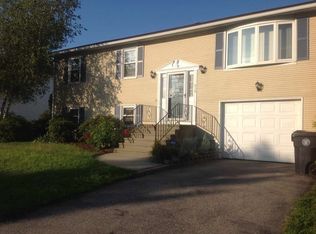 218 Wellspring Dr, Warwick, RI 02886