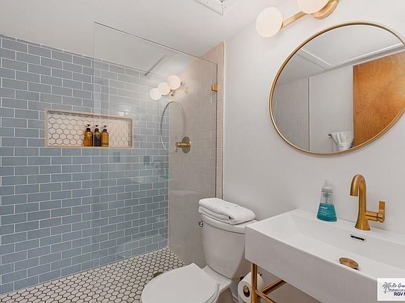 5th image of 211 W Bahama St #104