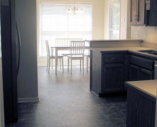 5th image of 828 Isaac Dr