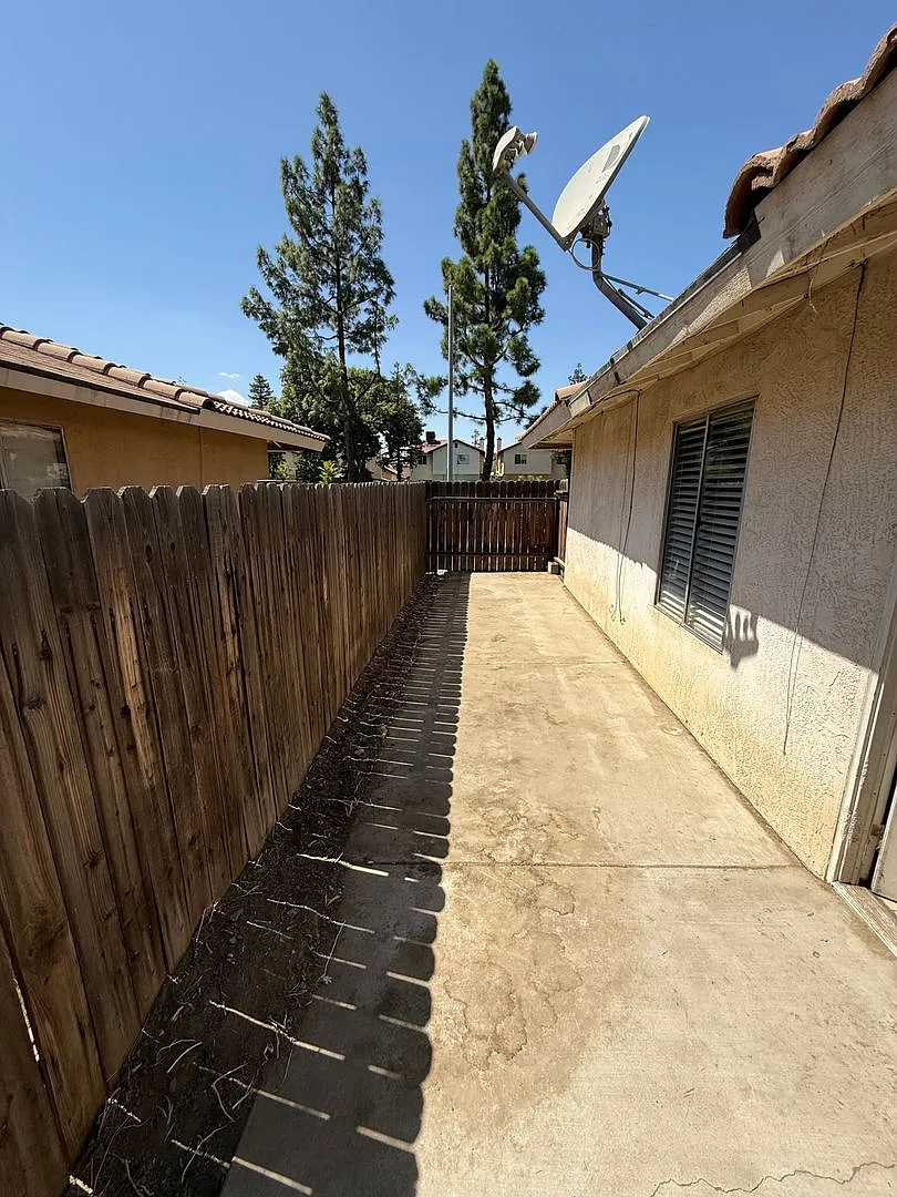 3 Bed 2 bath in Southwest Bakersfield — Photo 1