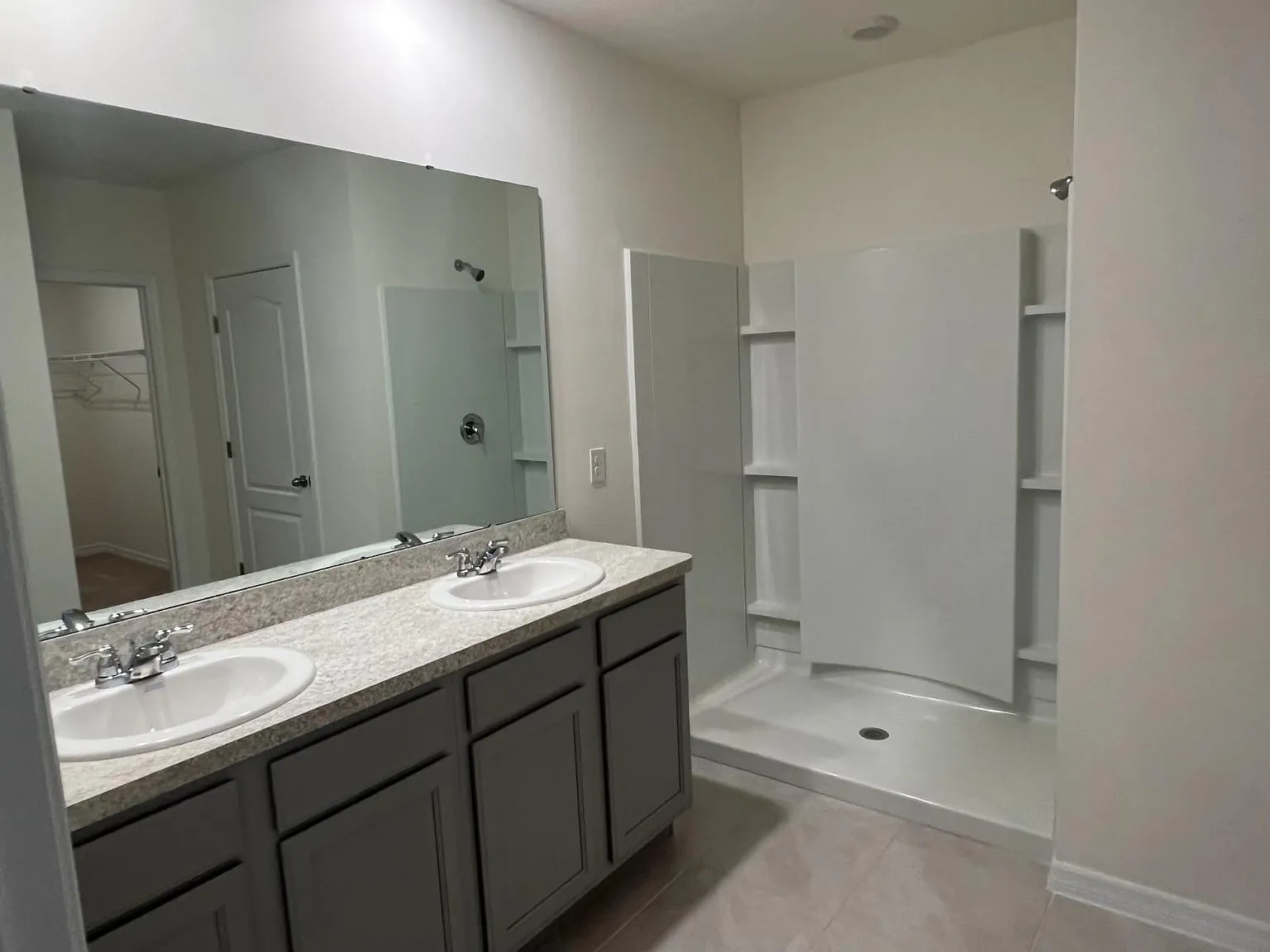 4 bed, 1828 sqft, $2,200 — Photo 2