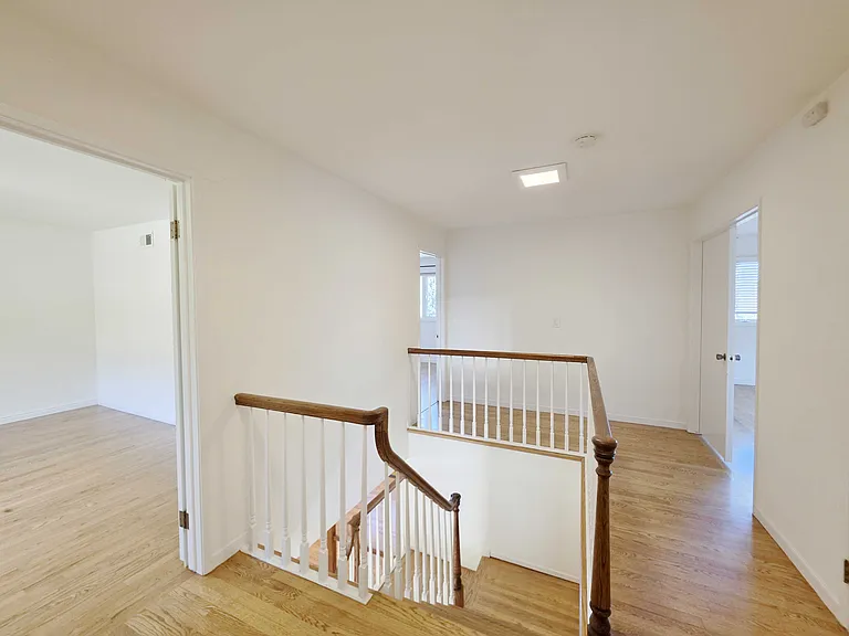 105 Dover Ct — Photo 15