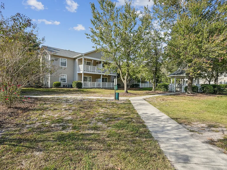Cypress Pointe Apartment Homes — Photo 9