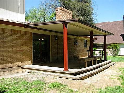 5th image of 2404 Woodlawn Dr