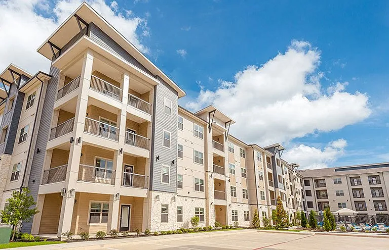 Brea Luxury Apartments — Photo 3