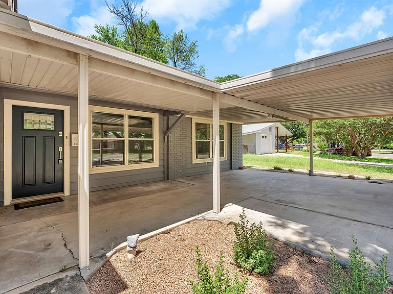 1803 Bluebonnet Ln — Photo 5