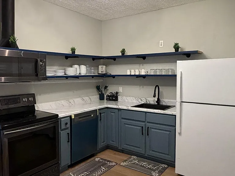 402 N Church St — Photo 27