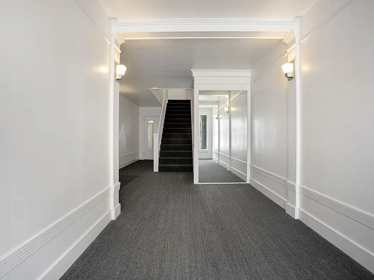 1445 Leavenworth Street — Photo 3