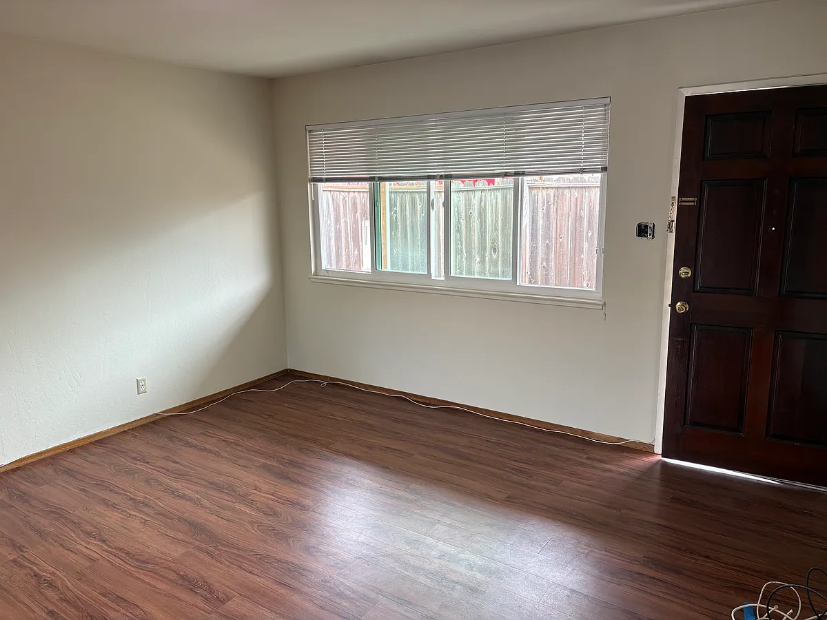 Living - 24039 Park St #8