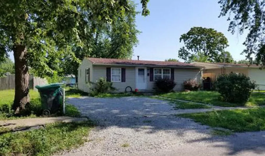 2161 Robert Ave photo 1