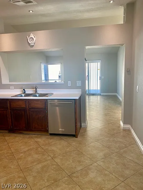 2 bed, 2.0 bath, 951 sqft, $1,750 — Photo 2