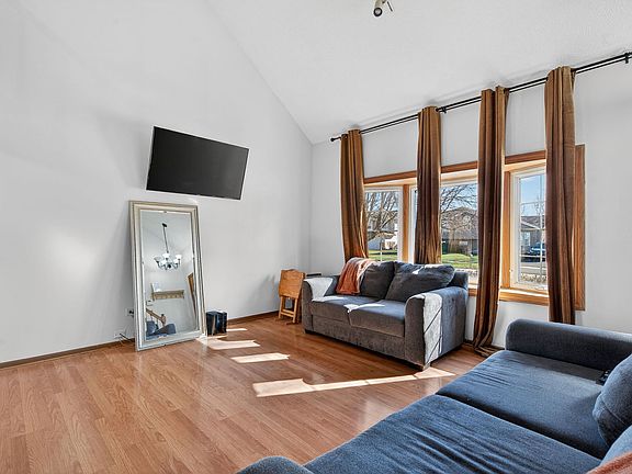 4th image of 805 Addleman St