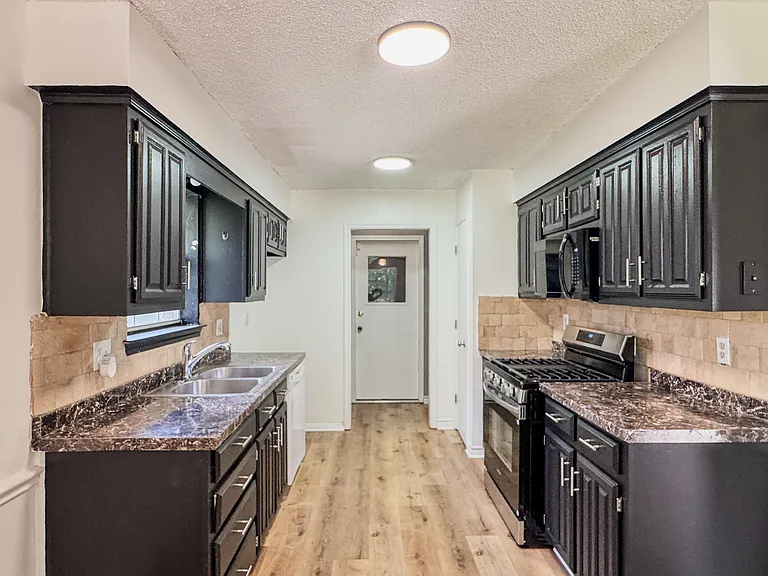 3016 Eastland Ave — Photo 4