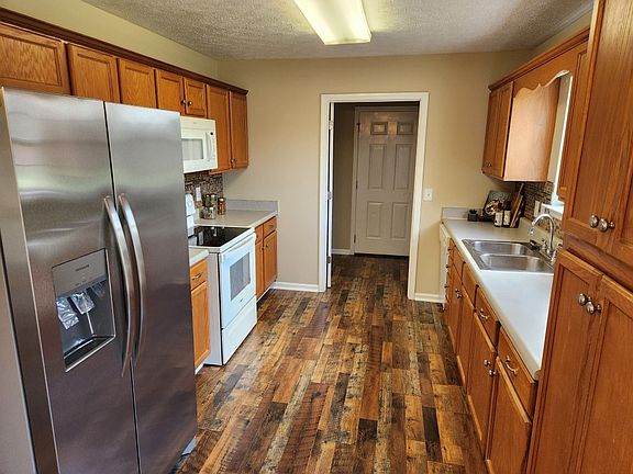 4th image of 103 Greystone Way