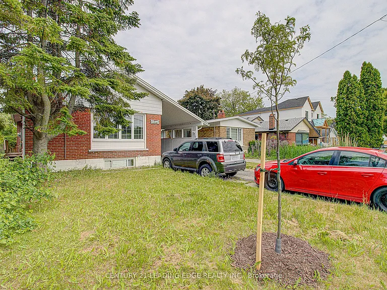 124 Haileybury Dr — Photo 3