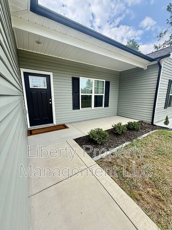 3 bed, 2.0 bath, 1294 sqft, $1,700 — Photo 2