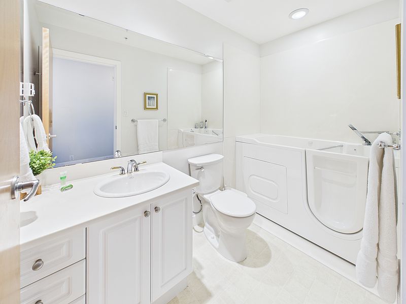 Saanich Apartment for rent - 2 Bedrooms — photo 48