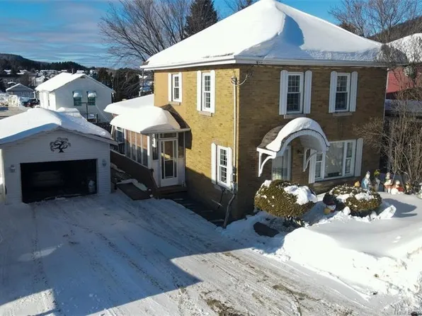 42 39th Ave, Edmundston, NB E3V 2X2