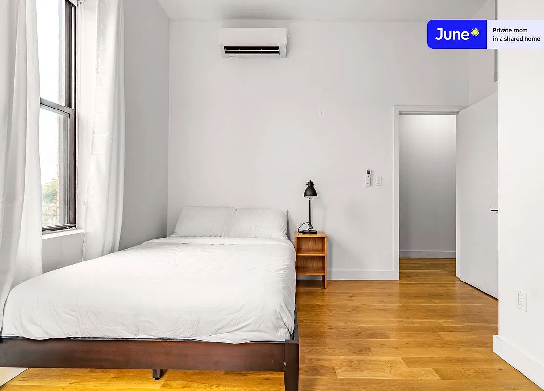 Full bedroom in 5 bed/3 bath home in Ridgewood #1408 B — Photo 2