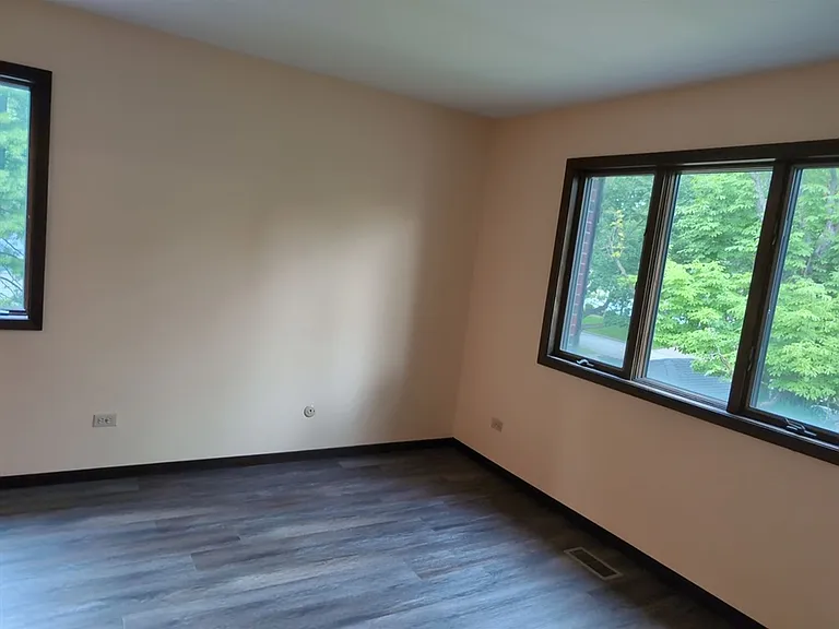 242 W Slade St — Photo 21