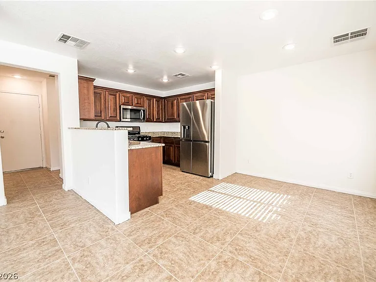 10410 Lady Angela St — Photo 10