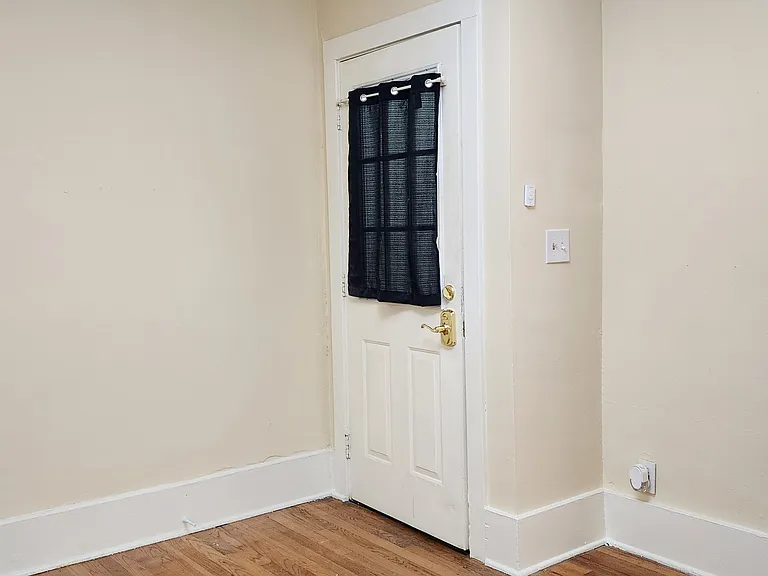 Entrance and exit door in the dining room
