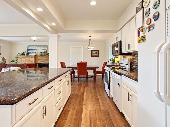 2nd image of 8814 Mohawk Way