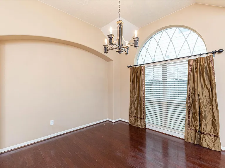2201 Signal Hill Dr — Photo 12