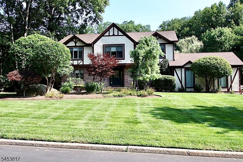1st image of 9 Watch Hill Rd