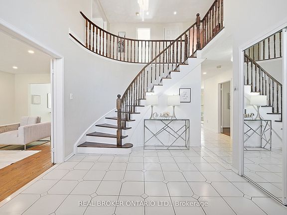 4th image of 61 Bluenose Cres