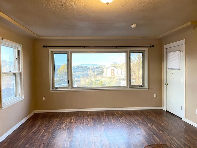 610 NE Illinois St #A — Photo 1