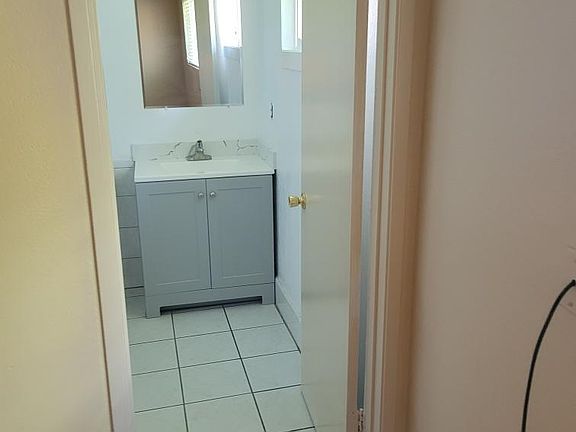 4th image of 488 E Alan Ave